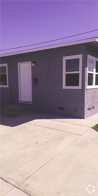 Building Photo - 8507 Fontana St