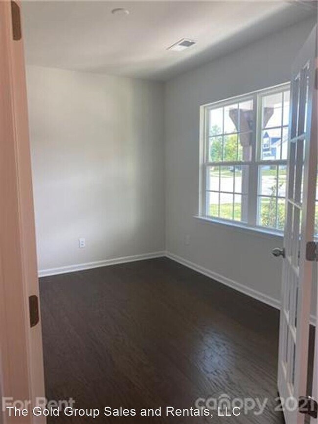 Building Photo - 5 br, 4.5 bath House - 17306 Snug Harbor Rd
