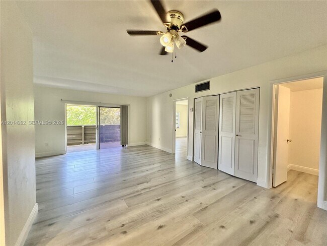 Foto del edificio - 8335 SW 72nd Ave