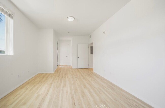 Building Photo - 13941 Sherman Way