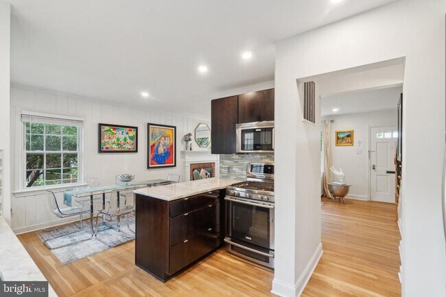 Building Photo - 5802 Ryland Dr