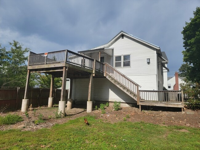 Building Photo - 407 Bloom St