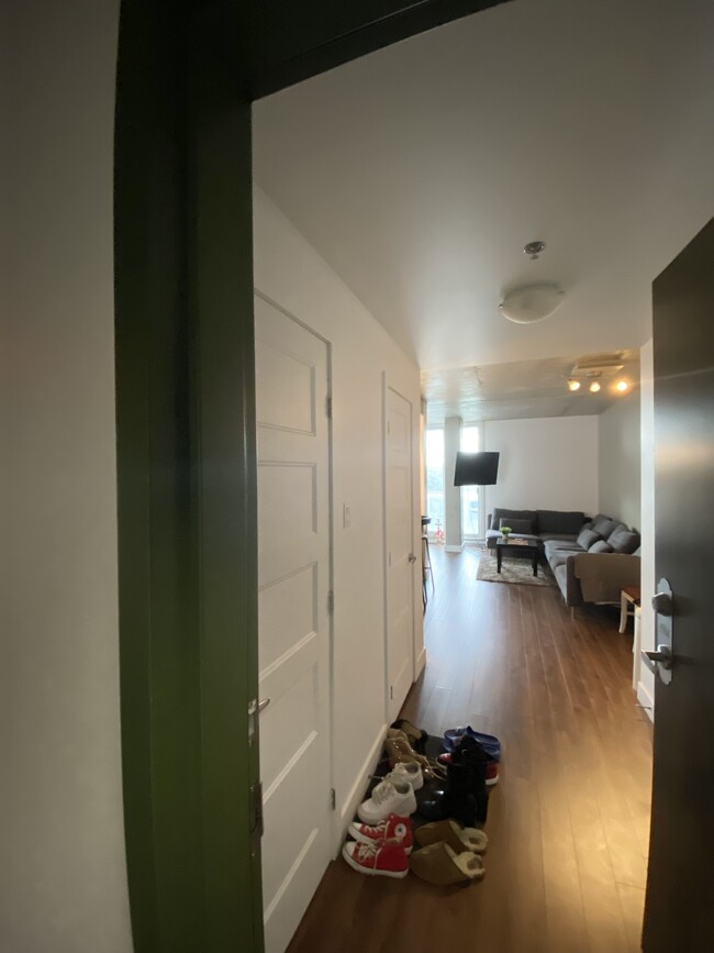 Building Photo - 260 Boul Maisonneuve