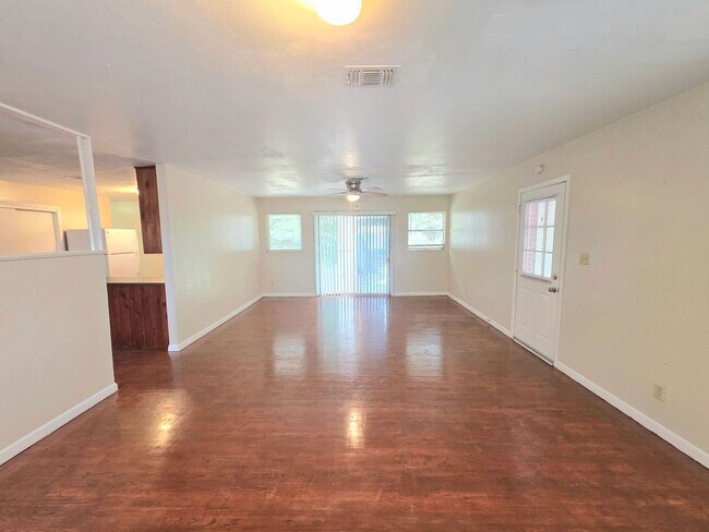 Foto del edificio - 6016 Sewell St