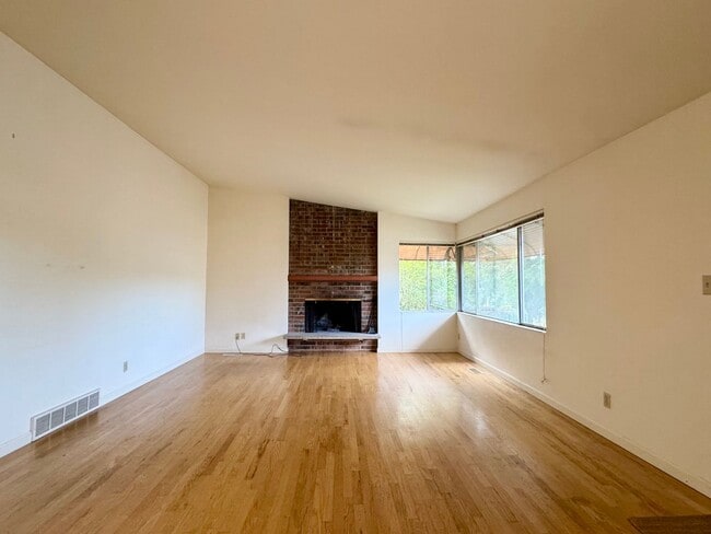 Building Photo - PATTERSON SAND POINT