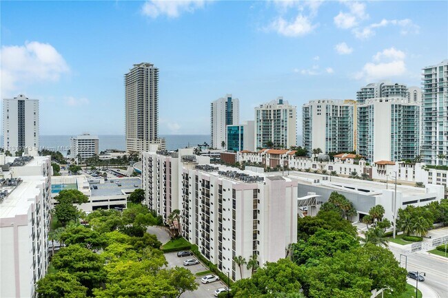 Foto del edificio - 16909 N Bay Rd