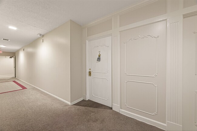 Building Photo - 2600 Bellefontaine