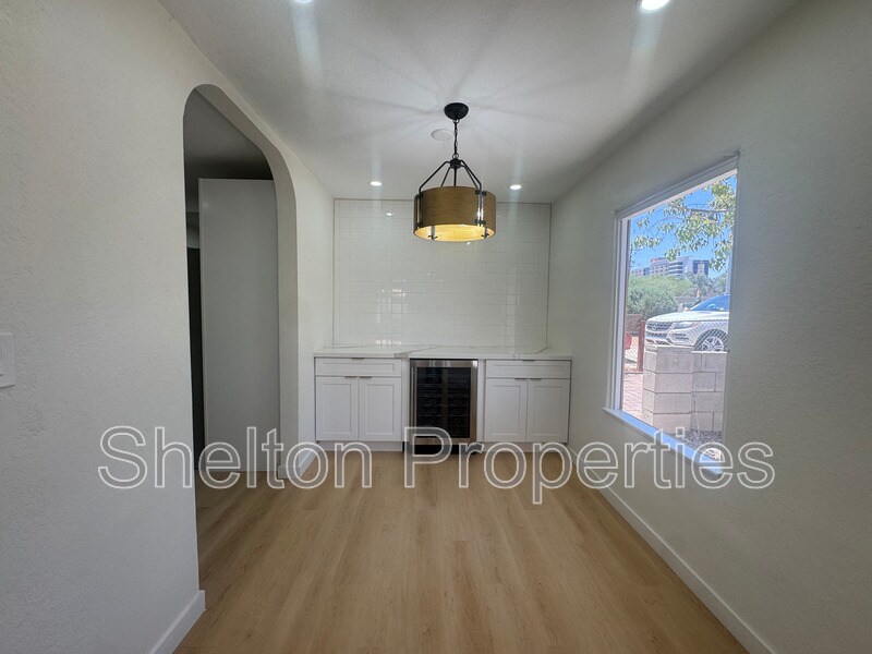 Foto principal - 2047 E Virginia Ave