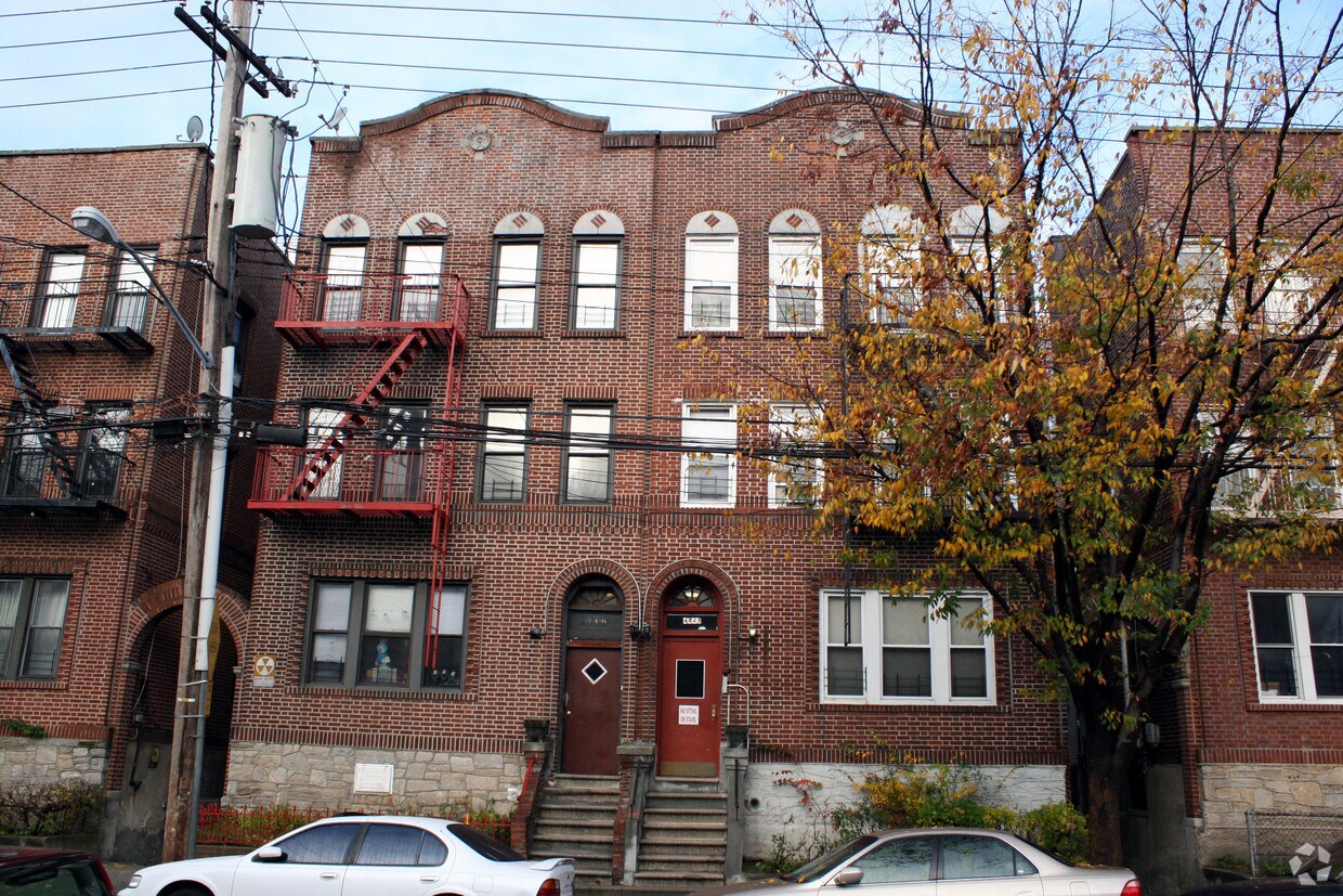Primary Photo - 4443 Carpenter Ave