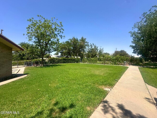 Building Photo - 1067 Villa Linda Way
