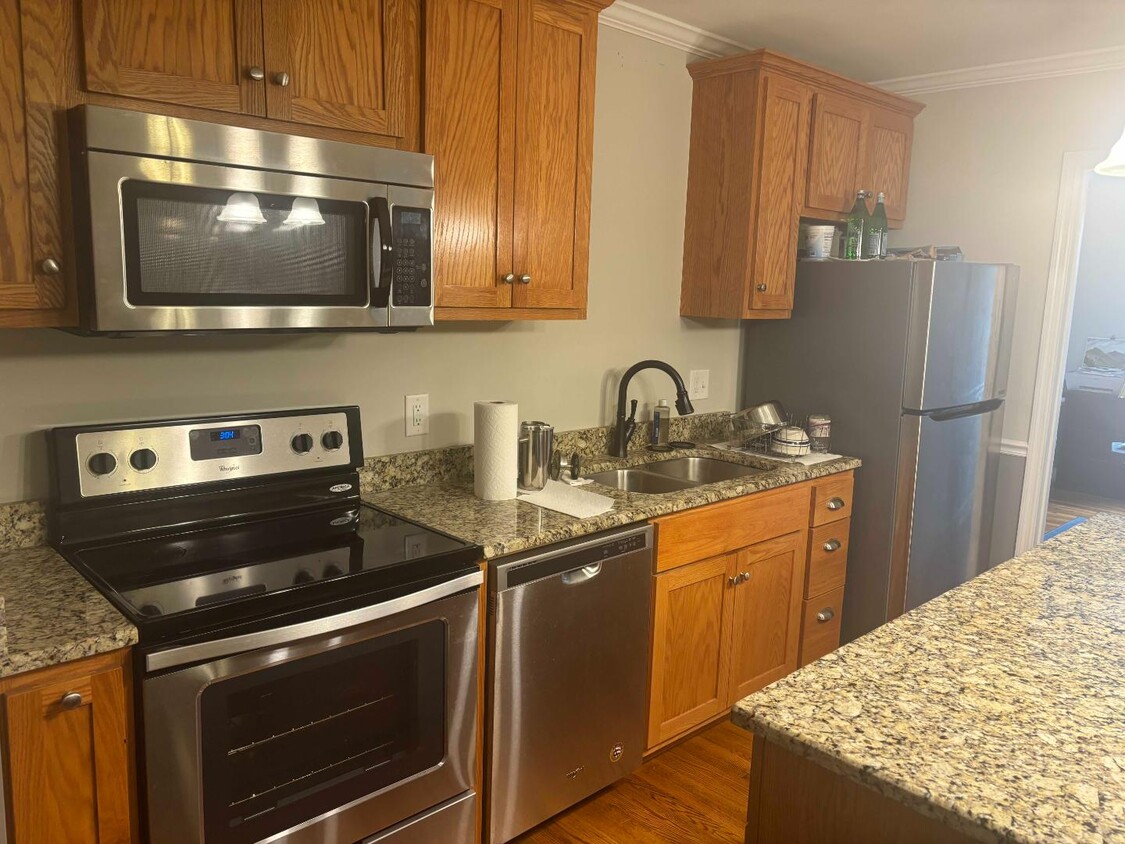 Photo - 23 E 2nd St
