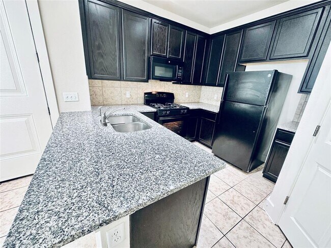 Building Photo - 2216 Creekside Ln