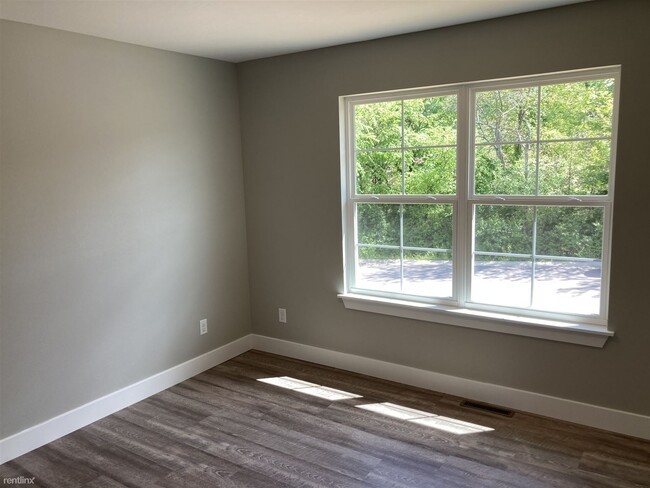 Building Photo - 5 br, 3 bath House - 110 Kennedy Court