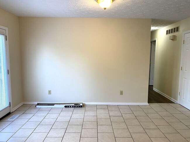 Building Photo - 1505 Kelly Cir