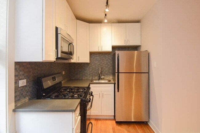 Foto del edificio - 2425 N Kedzie Blvd