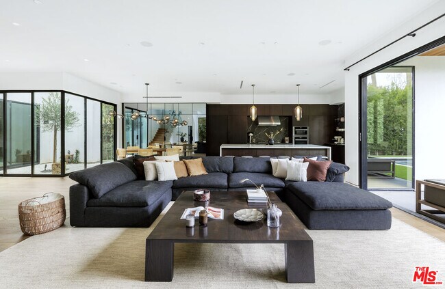 Foto del edificio - 14657 Addison St