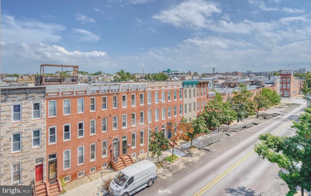 Building Photo - 1502 S Charles St