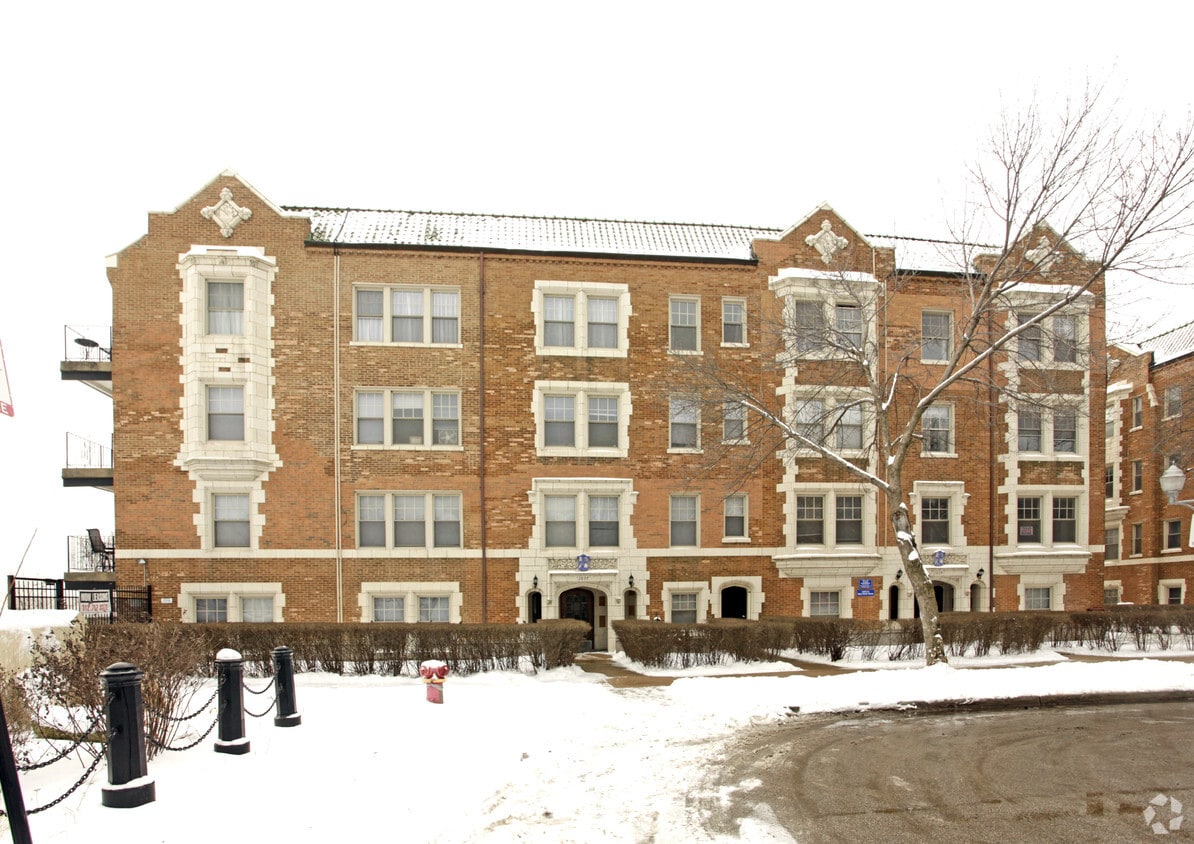 Building Photo - 1029-1051 W NorthShore Ave