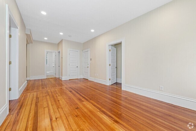 Building Photo - 40 Brackett St