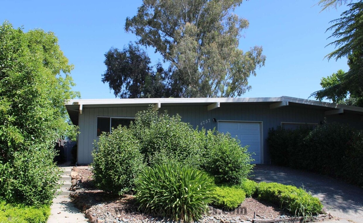 Photo - 4757 River College Dr (Sacramento, CA)