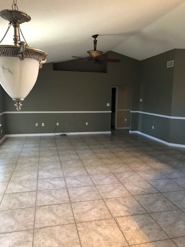 Building Photo - Available July 14, 2026 – 4 Bedroom Home in Navarre!