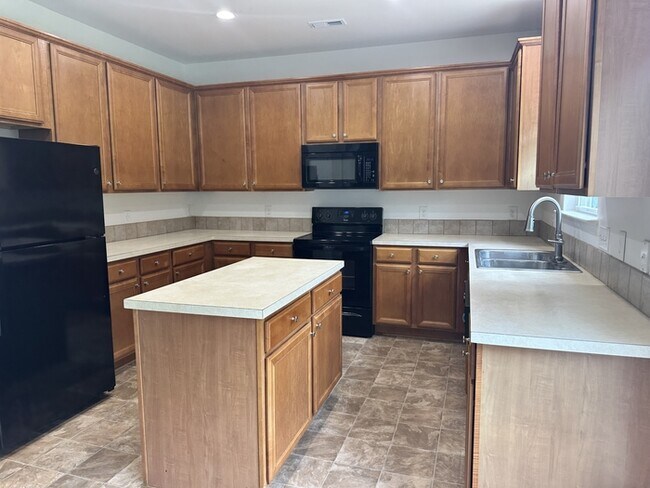 Building Photo - Spacious 5-Bedroom Home for Rent in The Pointe at Oakdale
