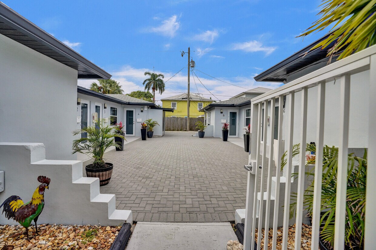 Foto principal - 220 Walton Blvd