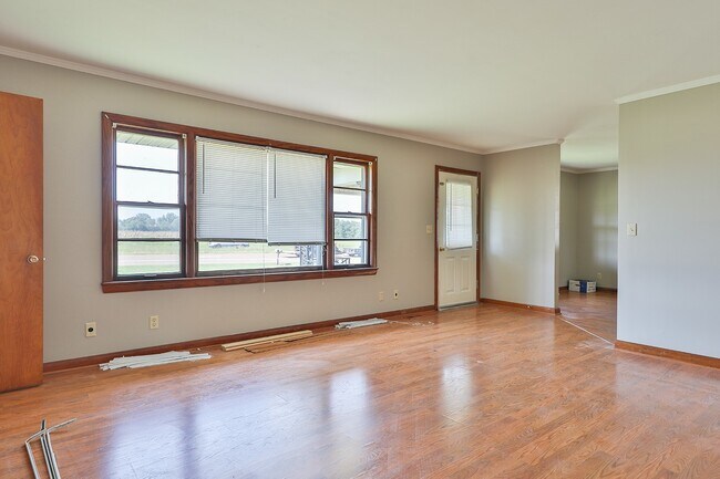 Building Photo - Charming Brick Home with Carport!
