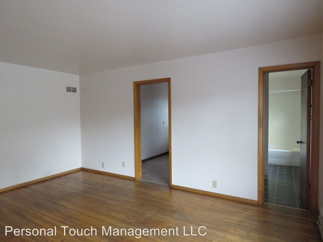 Building Photo - 813 8th St N