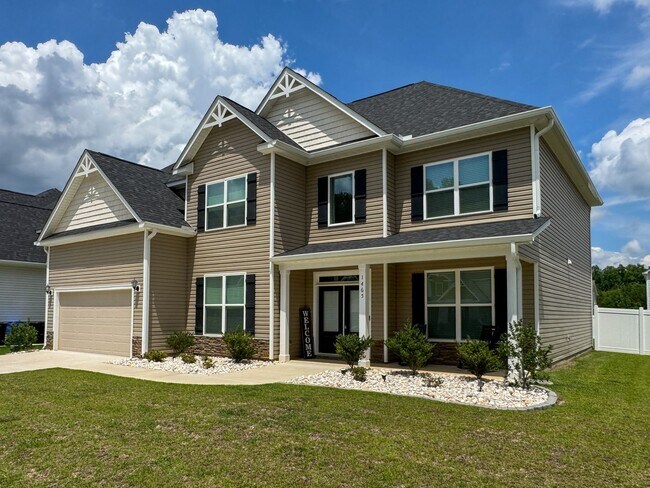 Building Photo - Stunning 5 Bed 4.5 Bath Fayetteville Home with Fenced Yard
