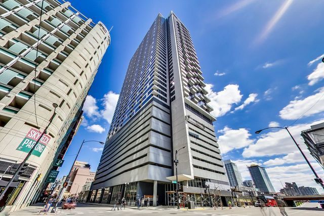 Foto principal - 235 W Van Buren St