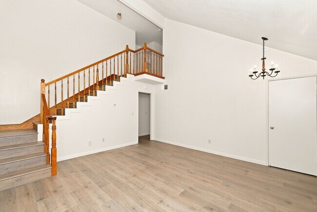 Foto del edificio - 831 Lightwood Ct