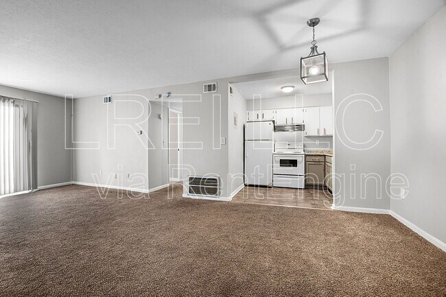 Foto del edificio - 4500 Landside Dr