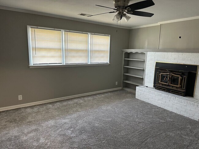 Foto del edificio - Newly Renovated 4 br/2ba Home in -Steps Aw...