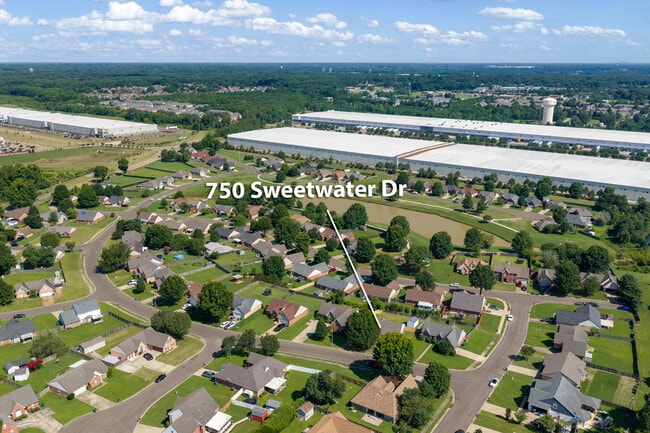 Building Photo - 750 Sweetwater Dr