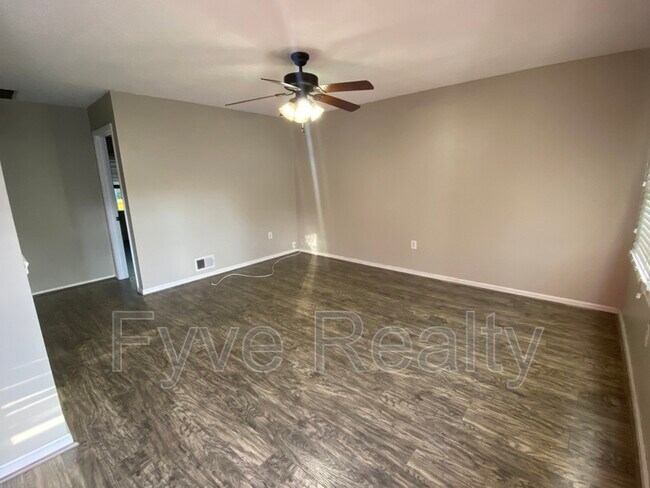 Building Photo - 1300 Tenbrook Rd