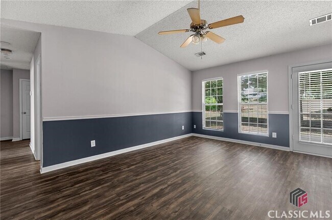 Building Photo - 430 Raymond Dr