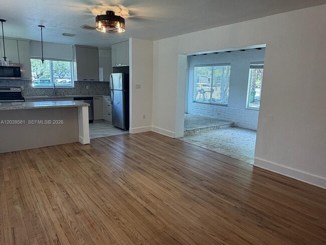 Foto del edificio - 245 SW 24th Rd