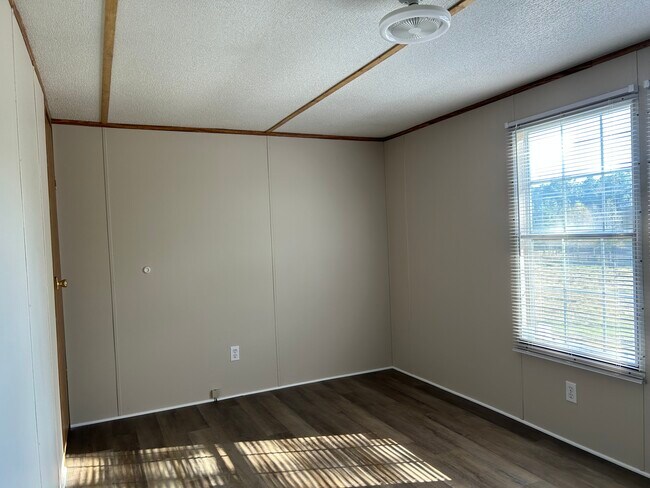 Foto del edificio - 3155 John M Brewton Rd