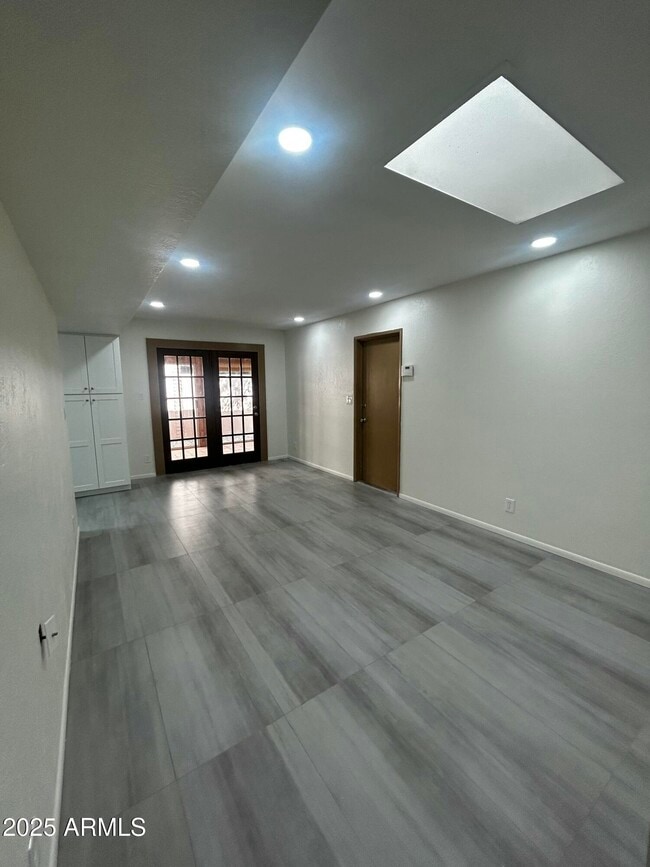 Foto del edificio - 1536 W Glenn Dr