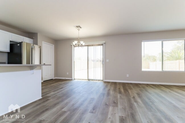 Foto del edificio - 25145 W Fremont Rd