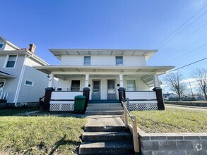 Building Photo - 940 S 15th St