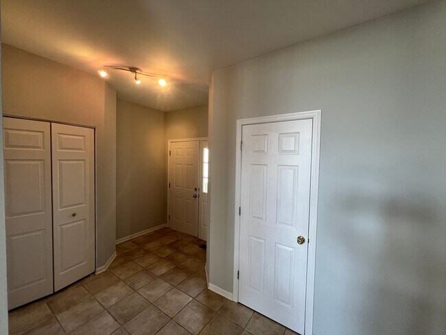 Foto del edificio - 6924 Clearwater Dr