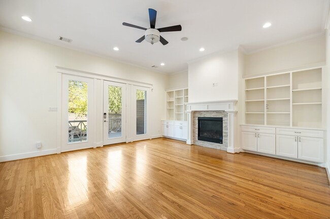 Foto del edificio - 827 W 17th St