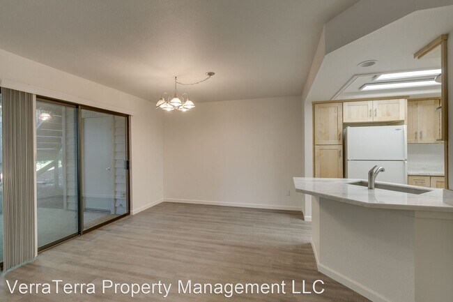 Building Photo - 2 br, 2 bath House - 1260 Bellevue Way NE #C3
