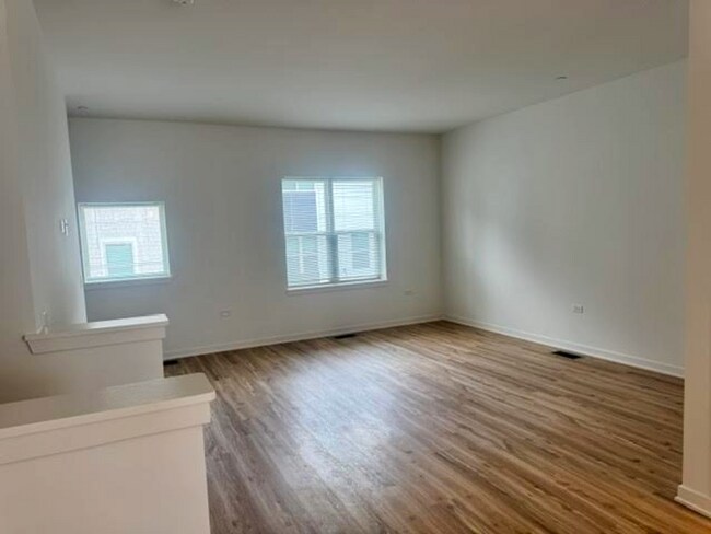 Foto del edificio - New Construction 3BR/2.5BA Townhome with Attached Garage in Oak Forest, Make your move less expen...