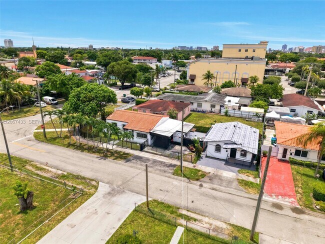 Foto del edificio - 3500 NW 1st St