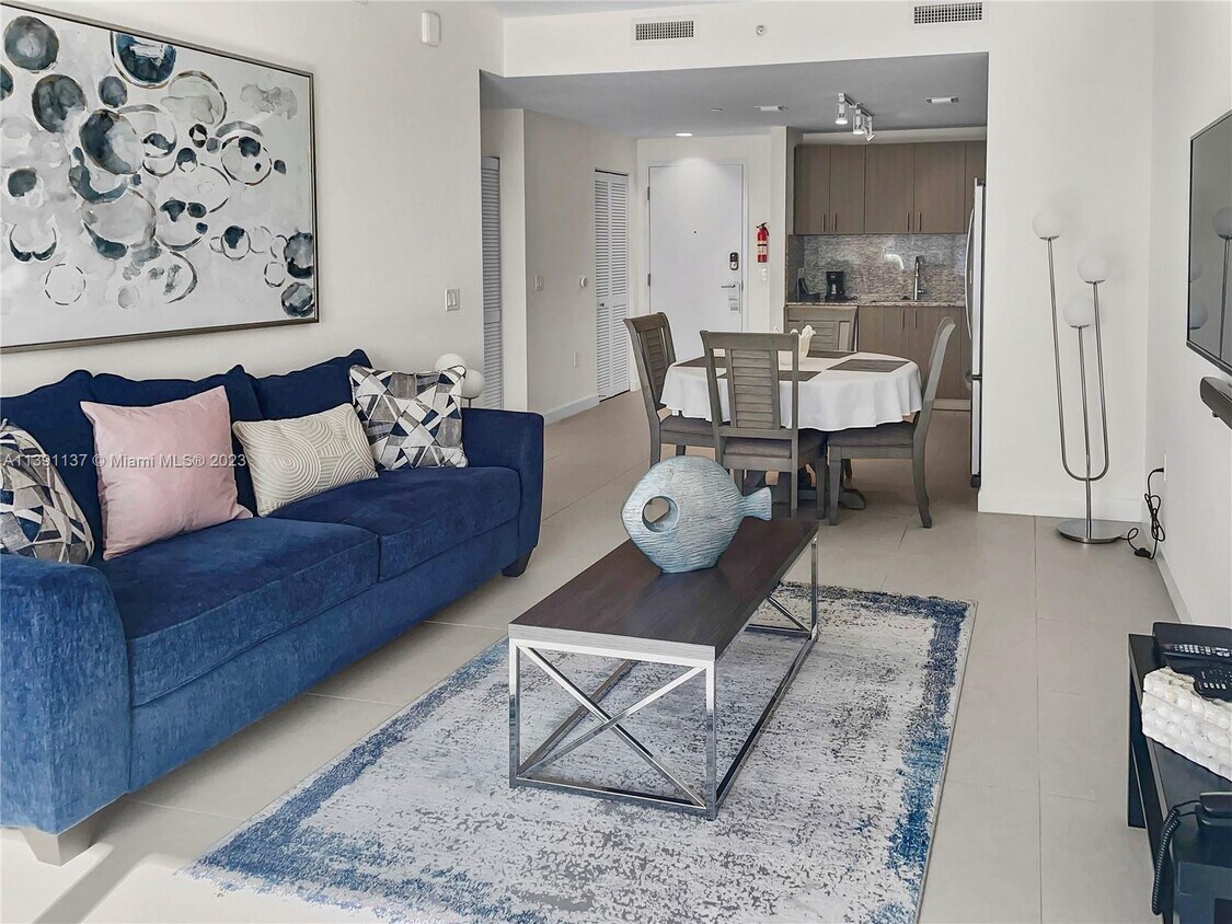 Foto principal - 5350 NW 84th Ave