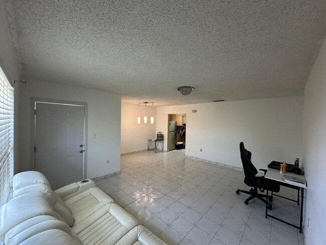 Foto del edificio - 881 SW 66th Ave