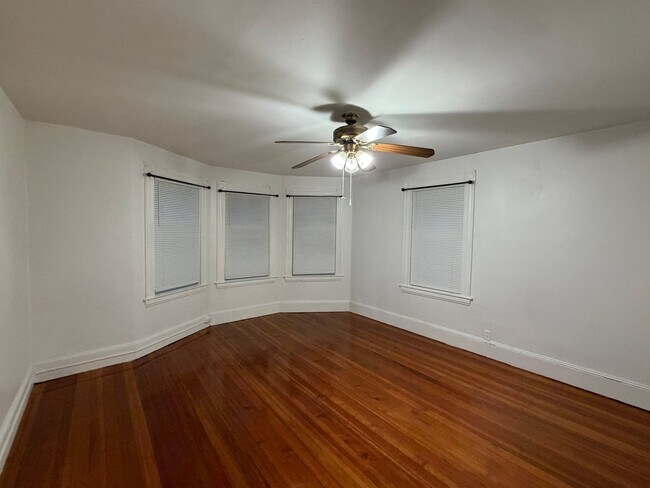 Foto del edificio - 32 Heaton Ave